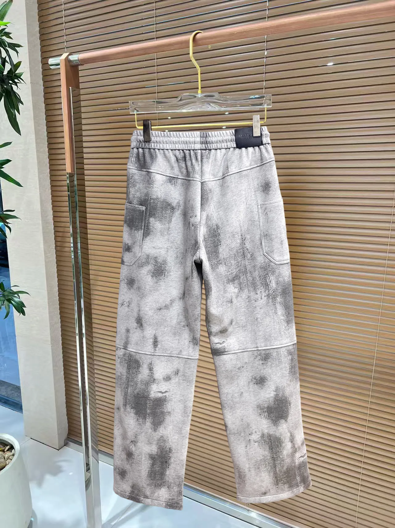 Balenciaga 🆕2026 Autumn and Winter New Arrival Casual Pants! The official website will be released simultaneously. Brand Classic LOGO casual pants, customized fabrics, excellent comfort and strong touch. Highly recognisable, perfect appearance and craftsmanship. Size:M-3XL
